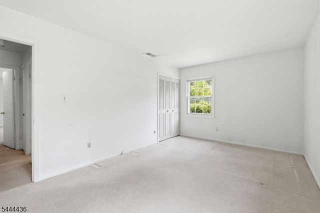 23 Sweetbriar Rd, Franklin Twp., NJ 08873