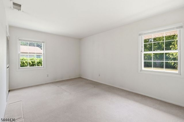 23 Sweetbriar Rd, Franklin Twp., NJ 08873