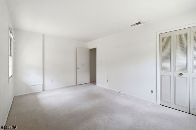 23 Sweetbriar Rd, Franklin Twp., NJ 08873