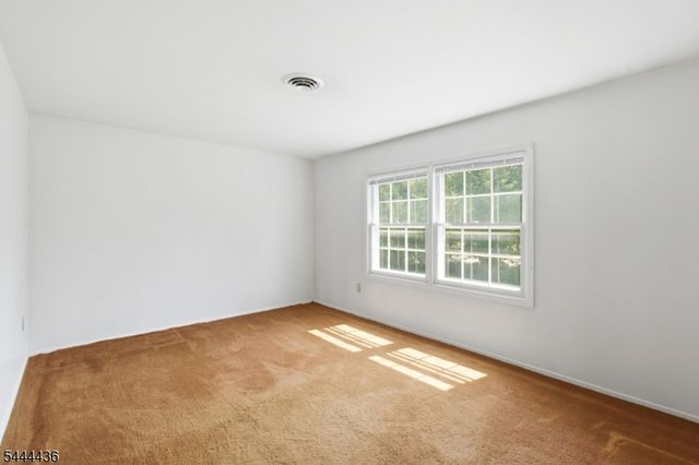 23 Sweetbriar Rd, Franklin Twp., NJ 08873