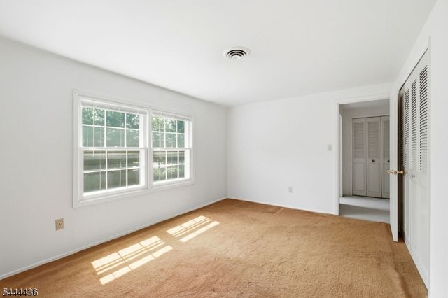 23 Sweetbriar Rd, Franklin Twp., NJ 08873