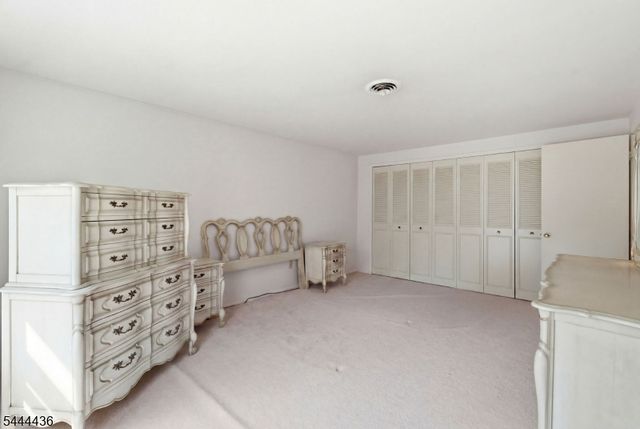23 Sweetbriar Rd, Franklin Twp., NJ 08873