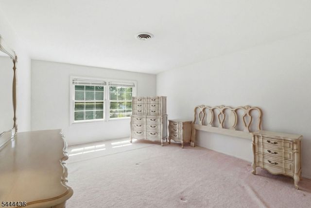 23 Sweetbriar Rd, Franklin Twp., NJ 08873