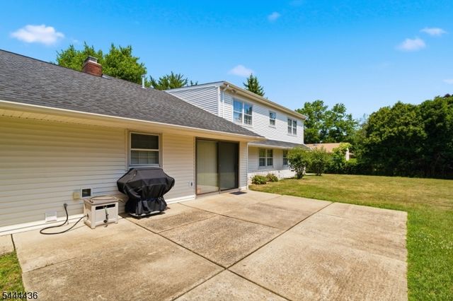 23 Sweetbriar Rd, Franklin Twp., NJ 08873