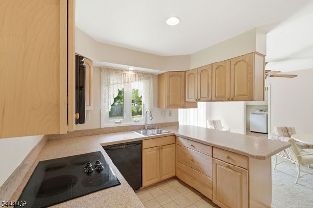 23 Sweetbriar Rd, Franklin Twp., NJ 08873
