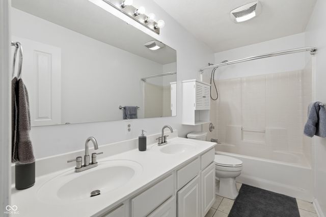 1036 Spanish Lake Drive, Avon, IN 46123