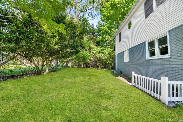 7 Rutledge Road, Valhalla, NY 10595