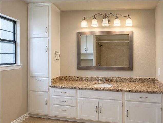 133 Springhill Drive, Hurst, TX 76054