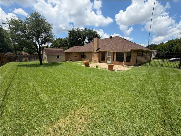133 Springhill Drive, Hurst, TX 76054