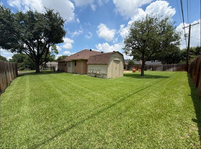 133 Springhill Drive, Hurst, TX 76054