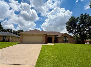 133 Springhill Drive, Hurst, TX 76054