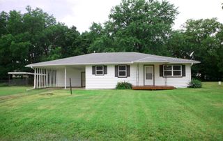 213 S Poplar St, Douglass, KS 67039