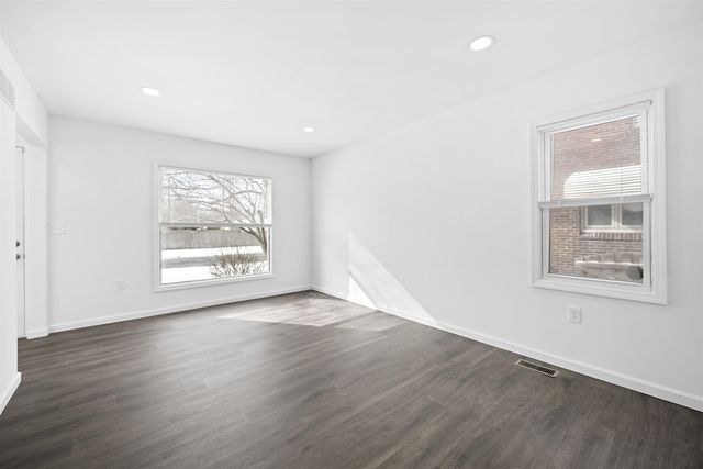 21751 Bournemouth Street, Harper Woods, MI 48225
