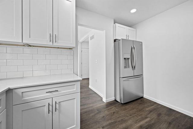 21751 Bournemouth Street, Harper Woods, MI 48225
