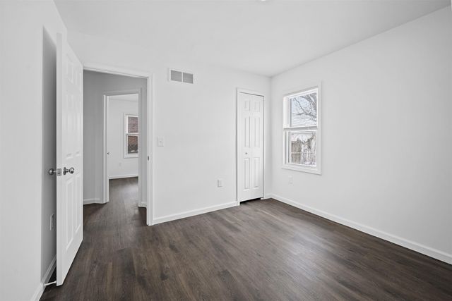 21751 Bournemouth Street, Harper Woods, MI 48225
