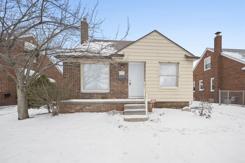 21751 Bournemouth Street, Harper Woods, MI 48225