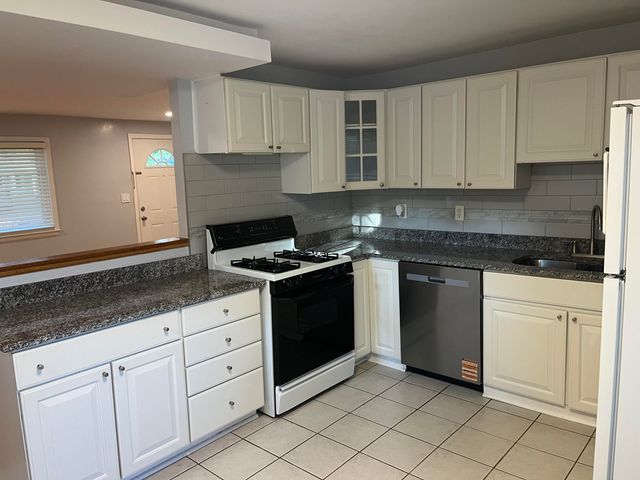 7 Metroview Court, Ann Arbor, MI 48108