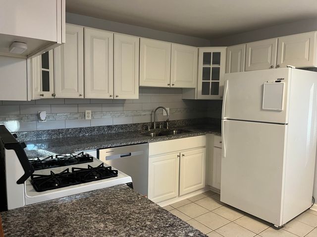 7 Metroview Court, Ann Arbor, MI 48108