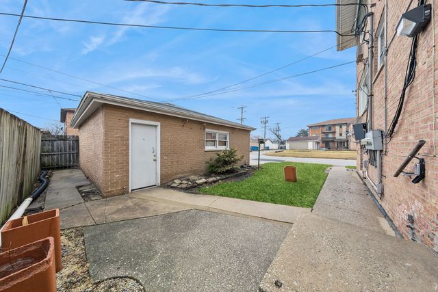 372 Yates Avenue, Calumet City, IL 60409