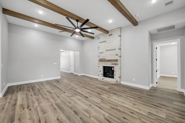 135 Wick Willow Road, Montgomery, TX 77356