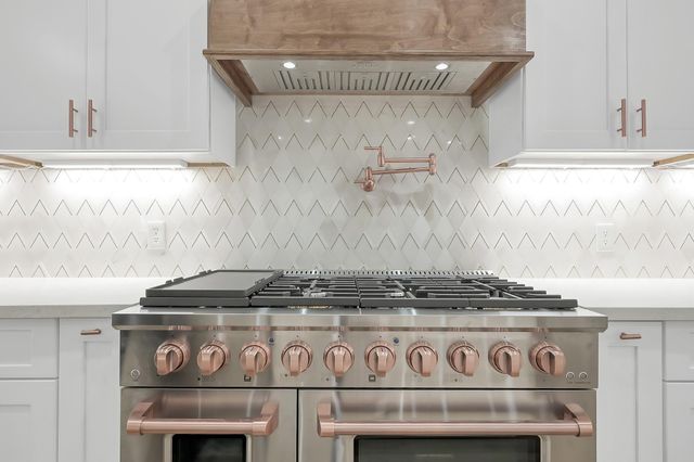 135 Wick Willow Road, Montgomery, TX 77356