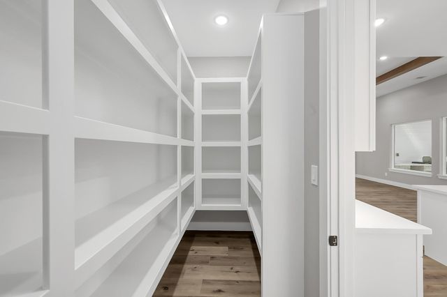 135 Wick Willow Road, Montgomery, TX 77356