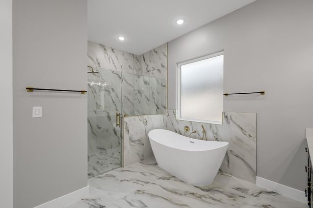 135 Wick Willow Road, Montgomery, TX 77356