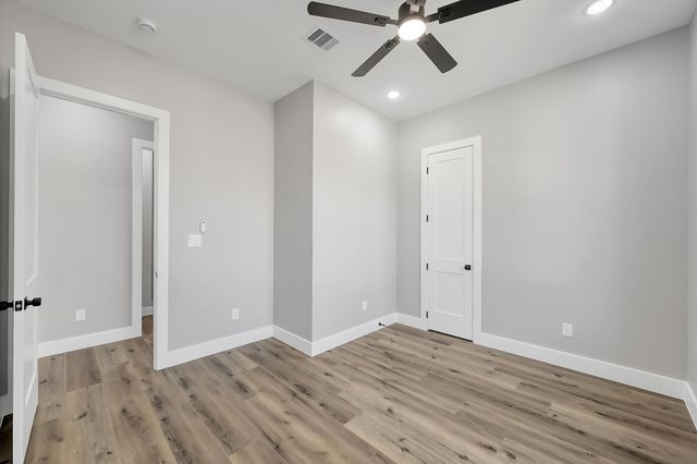 135 Wick Willow Road, Montgomery, TX 77356