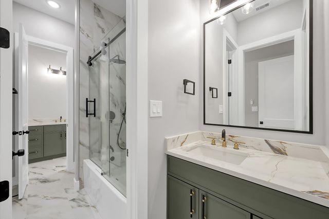 135 Wick Willow Road, Montgomery, TX 77356