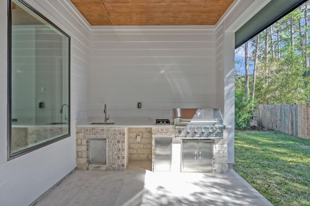 135 Wick Willow Road, Montgomery, TX 77356