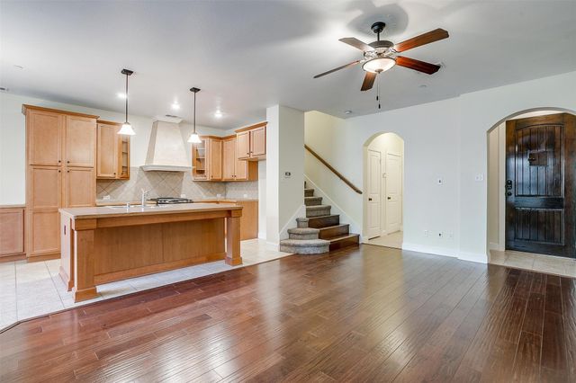 942 Brook Forest Lane, Euless, TX 76039