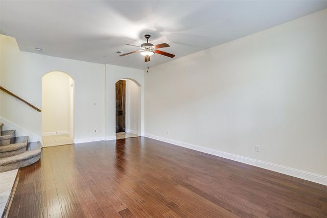 942 Brook Forest Lane, Euless, TX 76039