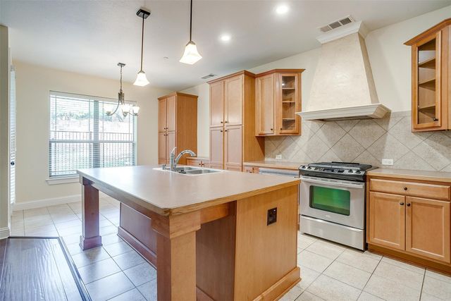 942 Brook Forest Lane, Euless, TX 76039