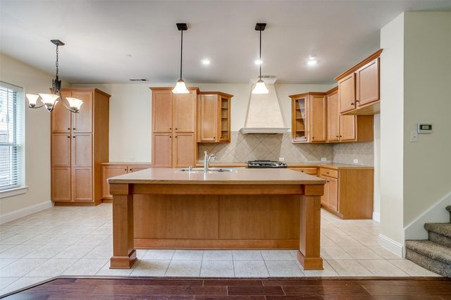 942 Brook Forest Lane, Euless, TX 76039