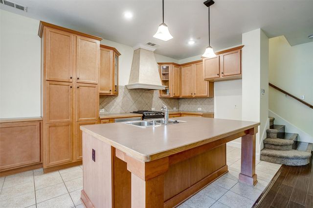 942 Brook Forest Lane, Euless, TX 76039