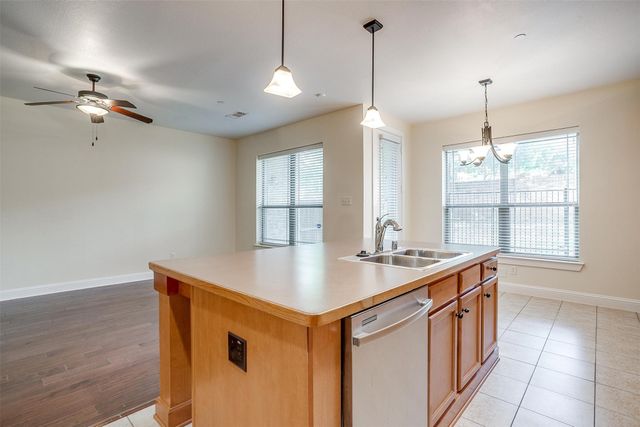 942 Brook Forest Lane, Euless, TX 76039