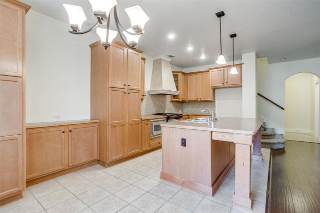 942 Brook Forest Lane, Euless, TX 76039