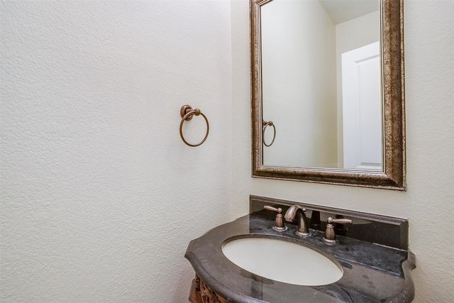 942 Brook Forest Lane, Euless, TX 76039