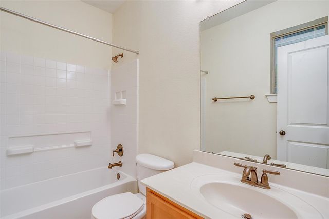 942 Brook Forest Lane, Euless, TX 76039