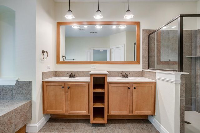 942 Brook Forest Lane, Euless, TX 76039