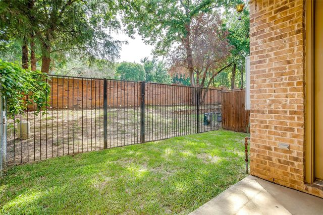 942 Brook Forest Lane, Euless, TX 76039
