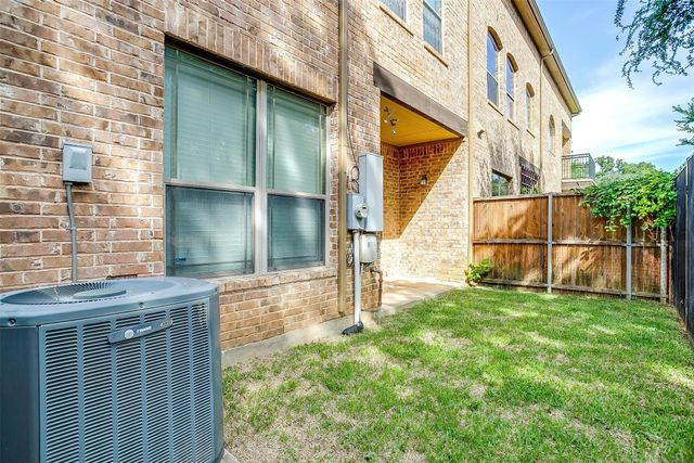 942 Brook Forest Lane, Euless, TX 76039