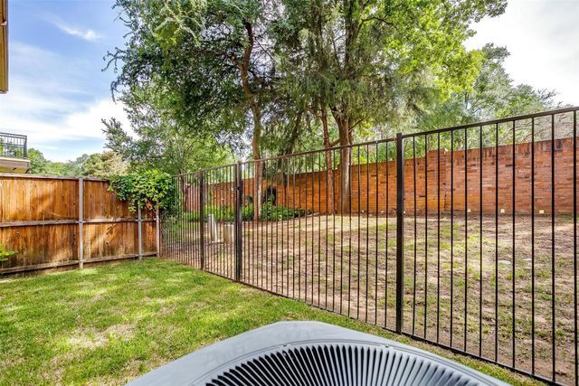 942 Brook Forest Lane, Euless, TX 76039