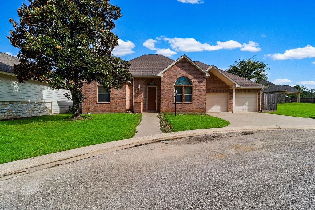 104 Sunset Court, Livingston, TX 77351