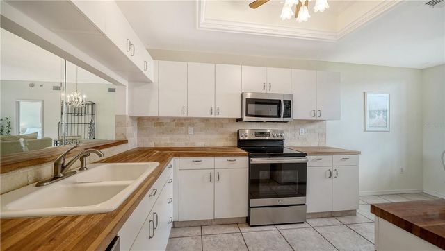 8755 OLDE HICKORY AVENUE 7101, Sarasota, FL 34238