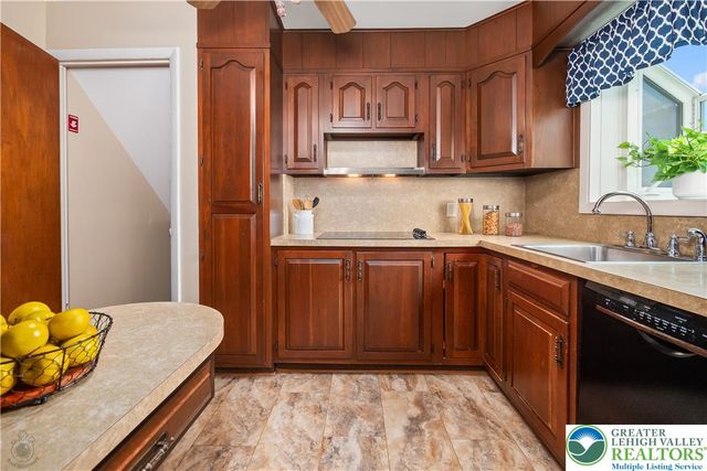 1835 Pinehurst Road, Bethlehem City, PA 18018