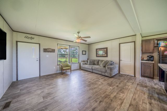 460 County Road 1260, Savoy, TX 75479