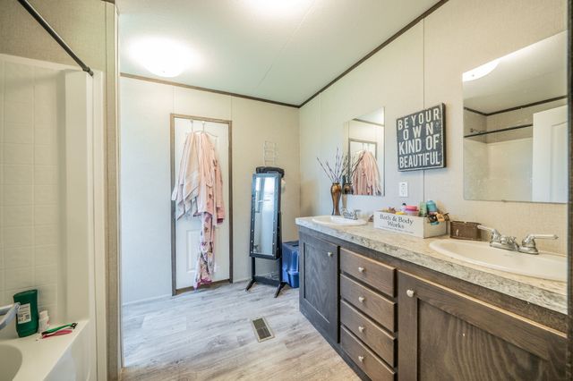 460 County Road 1260, Savoy, TX 75479