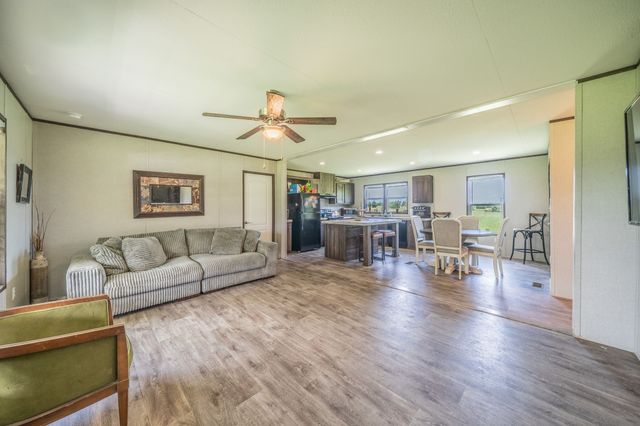 460 County Road 1260, Savoy, TX 75479