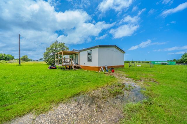 460 County Road 1260, Savoy, TX 75479